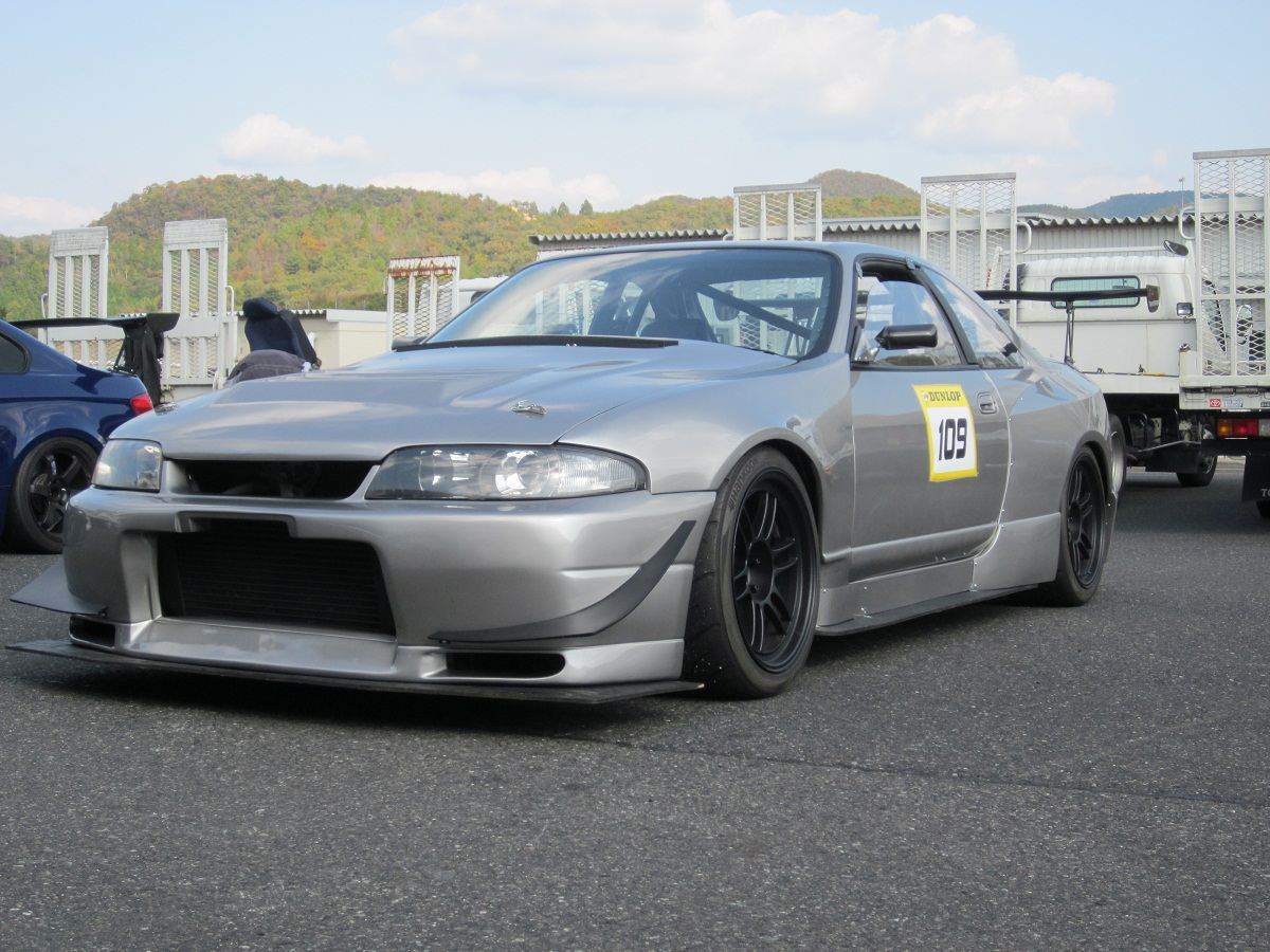 R33 fender deals flares