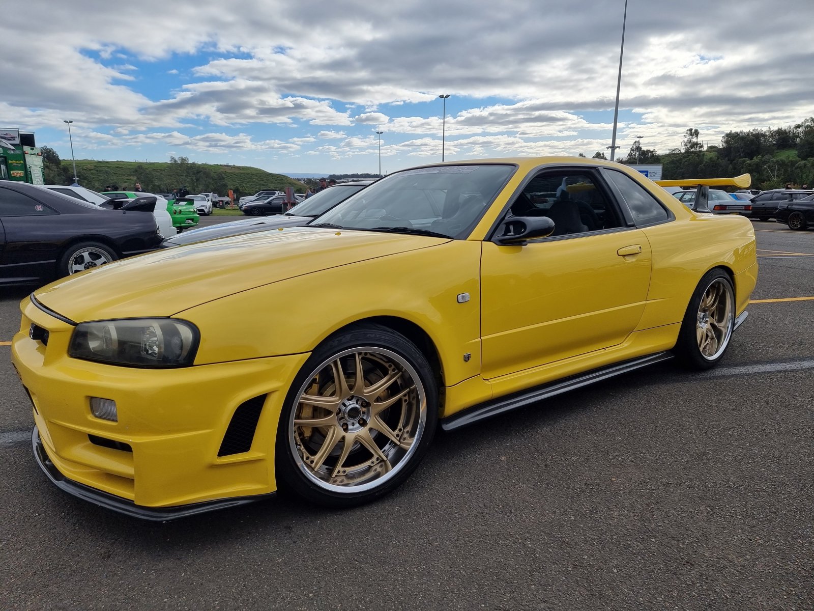 Yellow R34 GTR VSpec