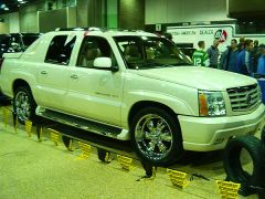 What show would be complete without an Escalade on dubs?
